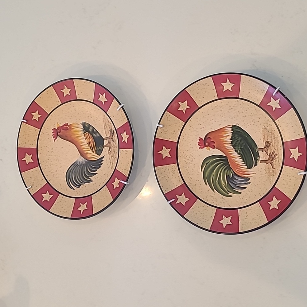 Home Interiors ROOSTER PLATES with STARS 2003 Set of 2.